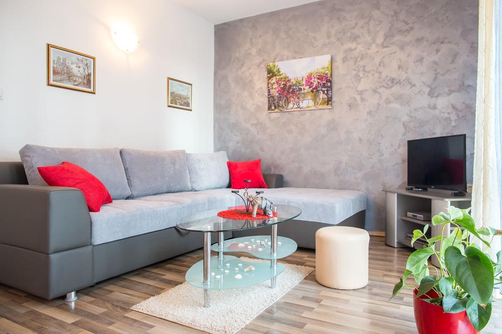 Villa Nadezda Petrovac Buitenkant foto
