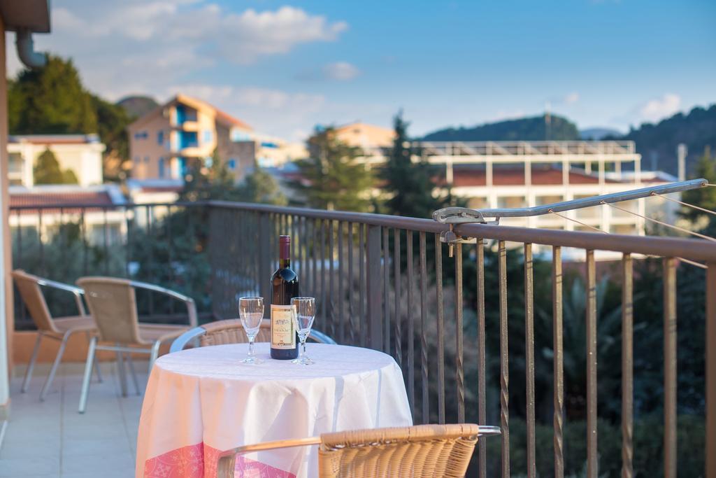 Villa Nadezda Petrovac Buitenkant foto